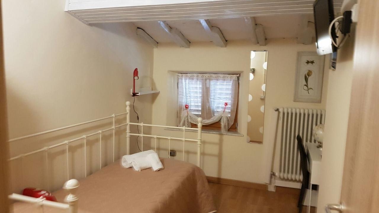 Flori'S Bed & Breakfast Viareggio Exterior photo